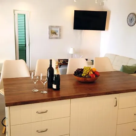 House Ana Holiday home Sukosan